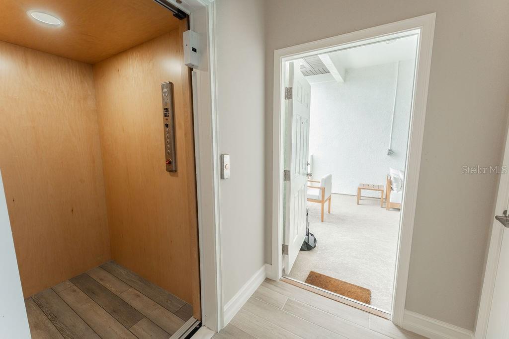 Listing photo id 21 for 5351 Bridge Street 62