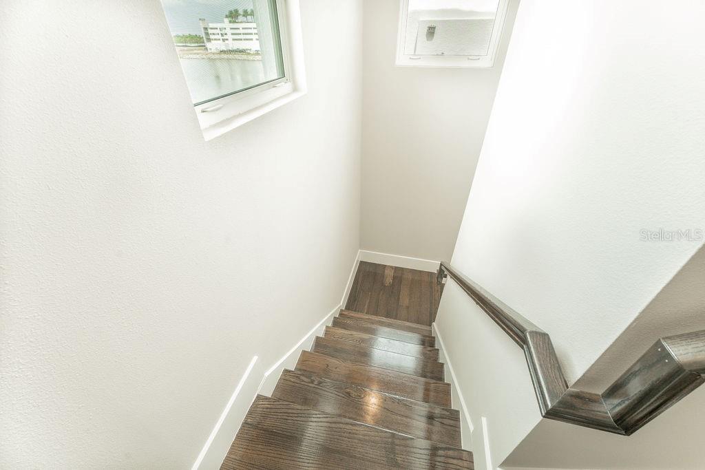 Listing photo id 24 for 5351 Bridge Street 62