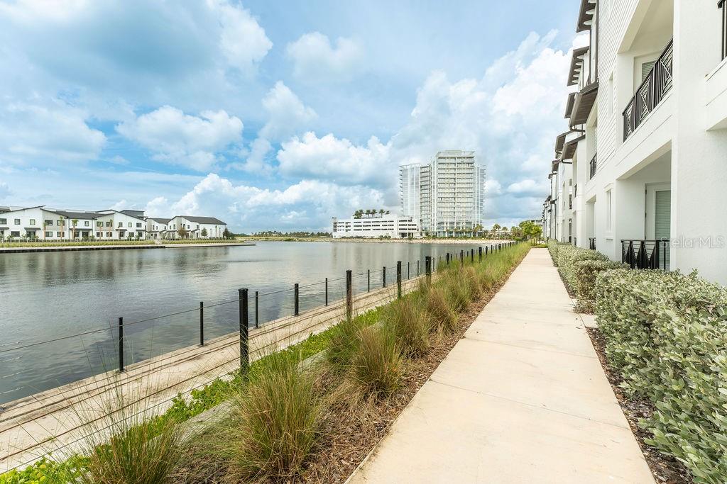 Listing photo id 27 for 5351 Bridge Street 62