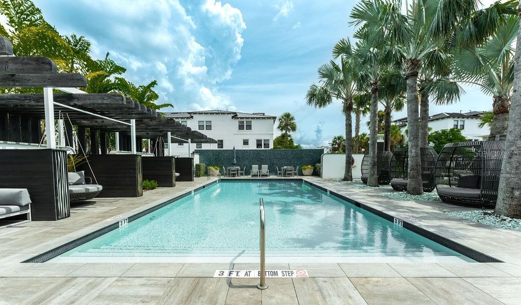 Listing photo id 28 for 5351 Bridge Street 62