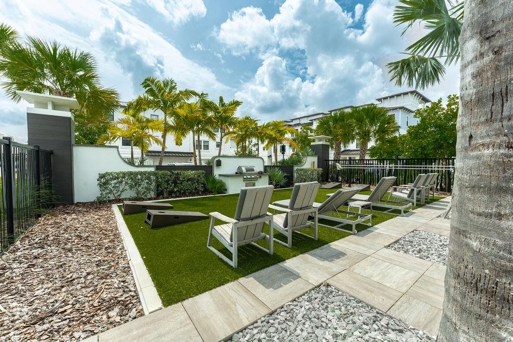 Listing photo id 29 for 5351 Bridge Street 62