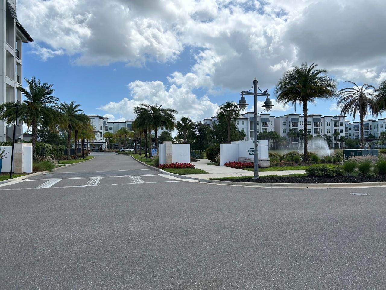 Listing photo id 35 for 5351 Bridge Street 62