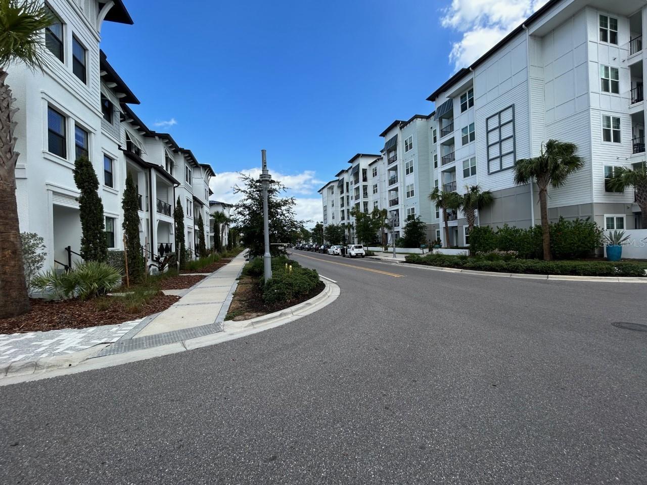 Listing photo id 37 for 5351 Bridge Street 62