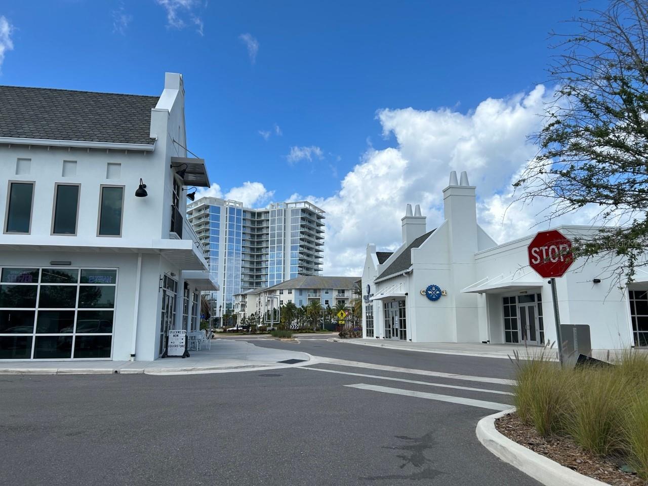 Listing photo id 39 for 5351 Bridge Street 62