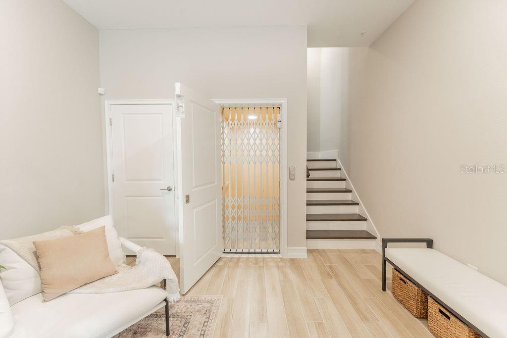 Listing photo id 3 for 5351 Bridge Street 62