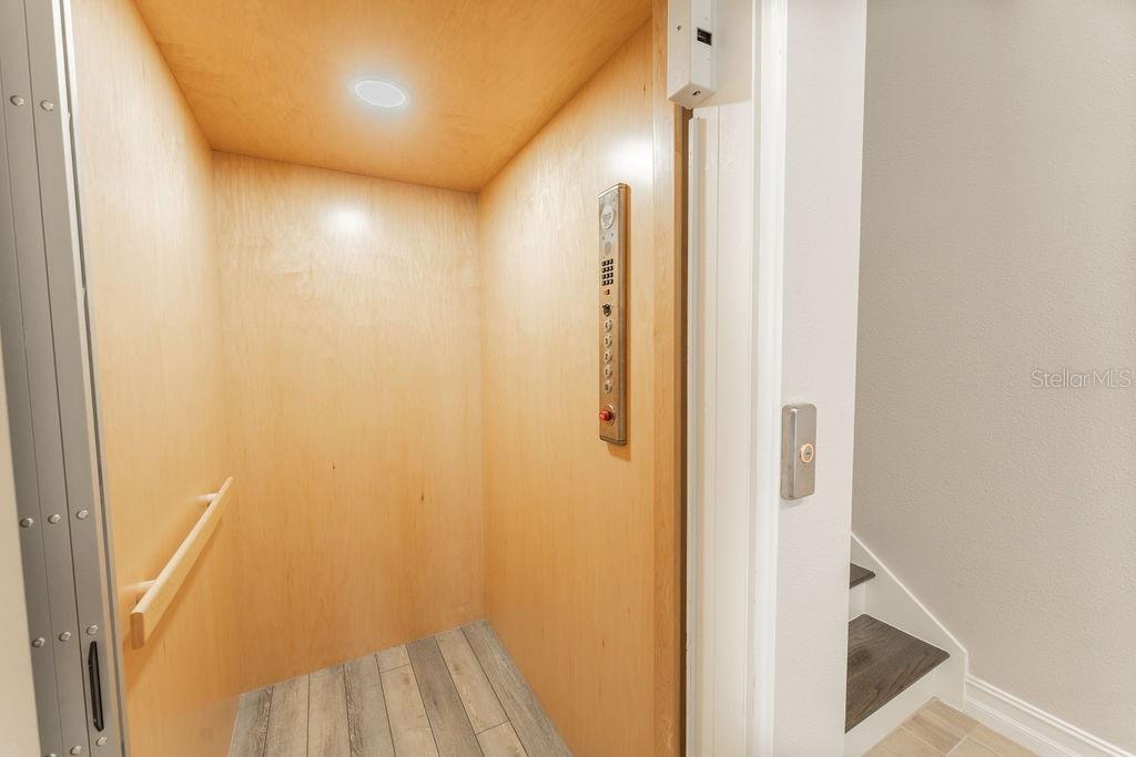 Listing photo id 4 for 5351 Bridge Street 62