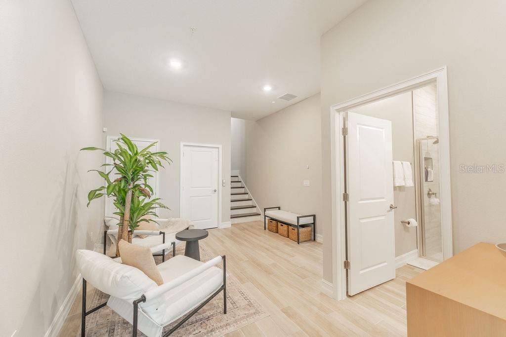 Listing photo id 6 for 5351 Bridge Street 62