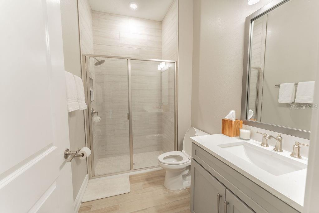 Listing photo id 7 for 5351 Bridge Street 62