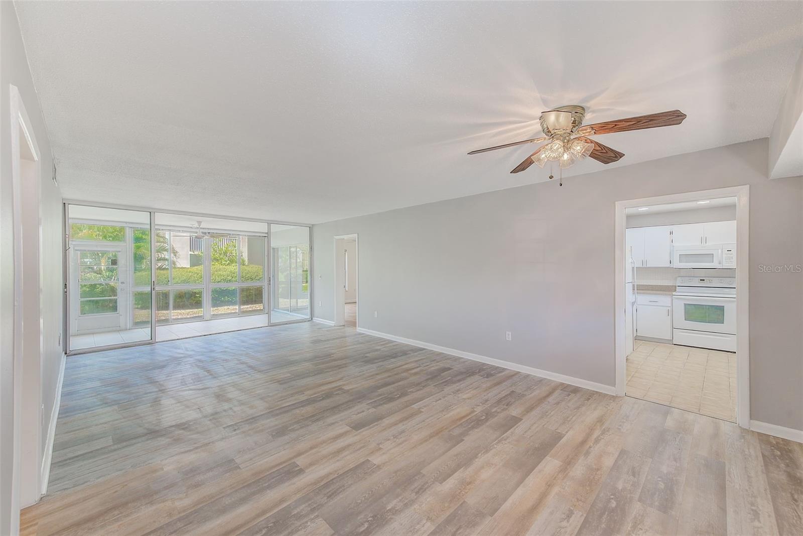 Image 21 of 69 For 10280 Imperial Point Drive W 7