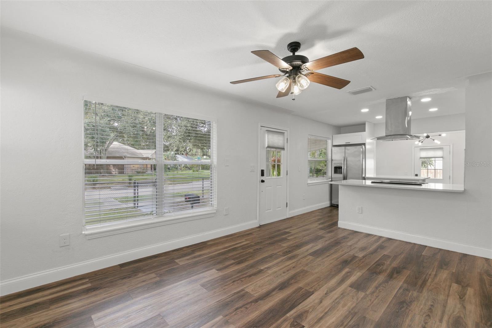 Image 11 of 100 For 4049 Iris Street N