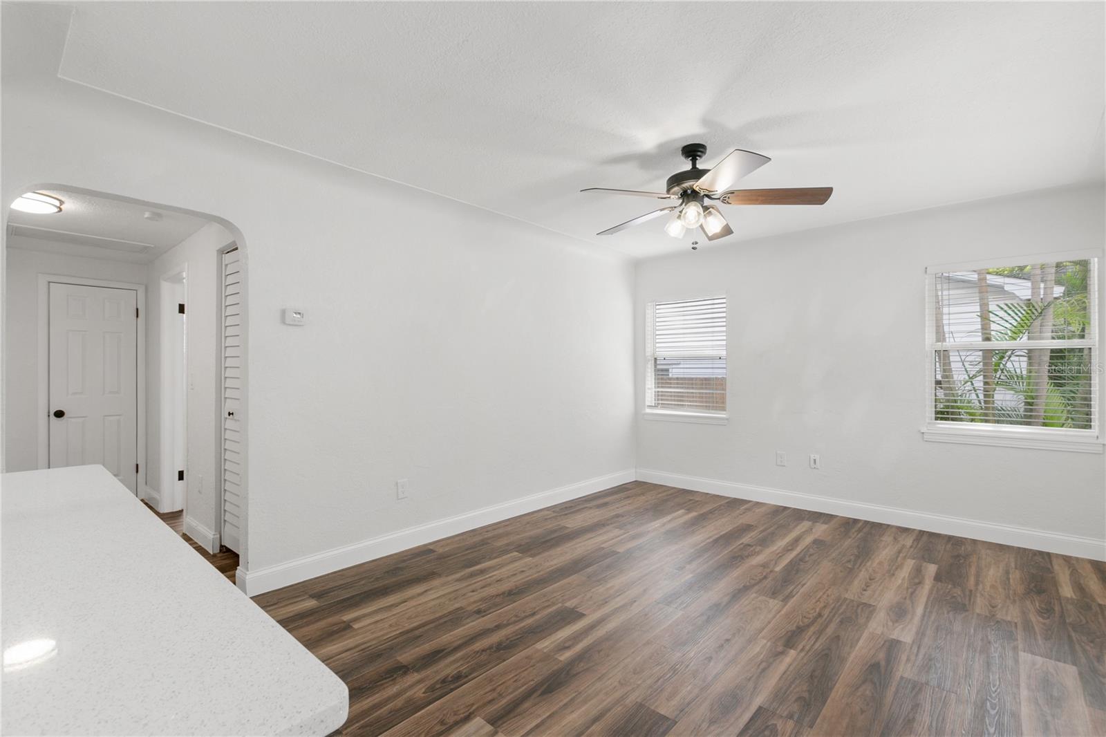 Image 16 of 100 For 4049 Iris Street N