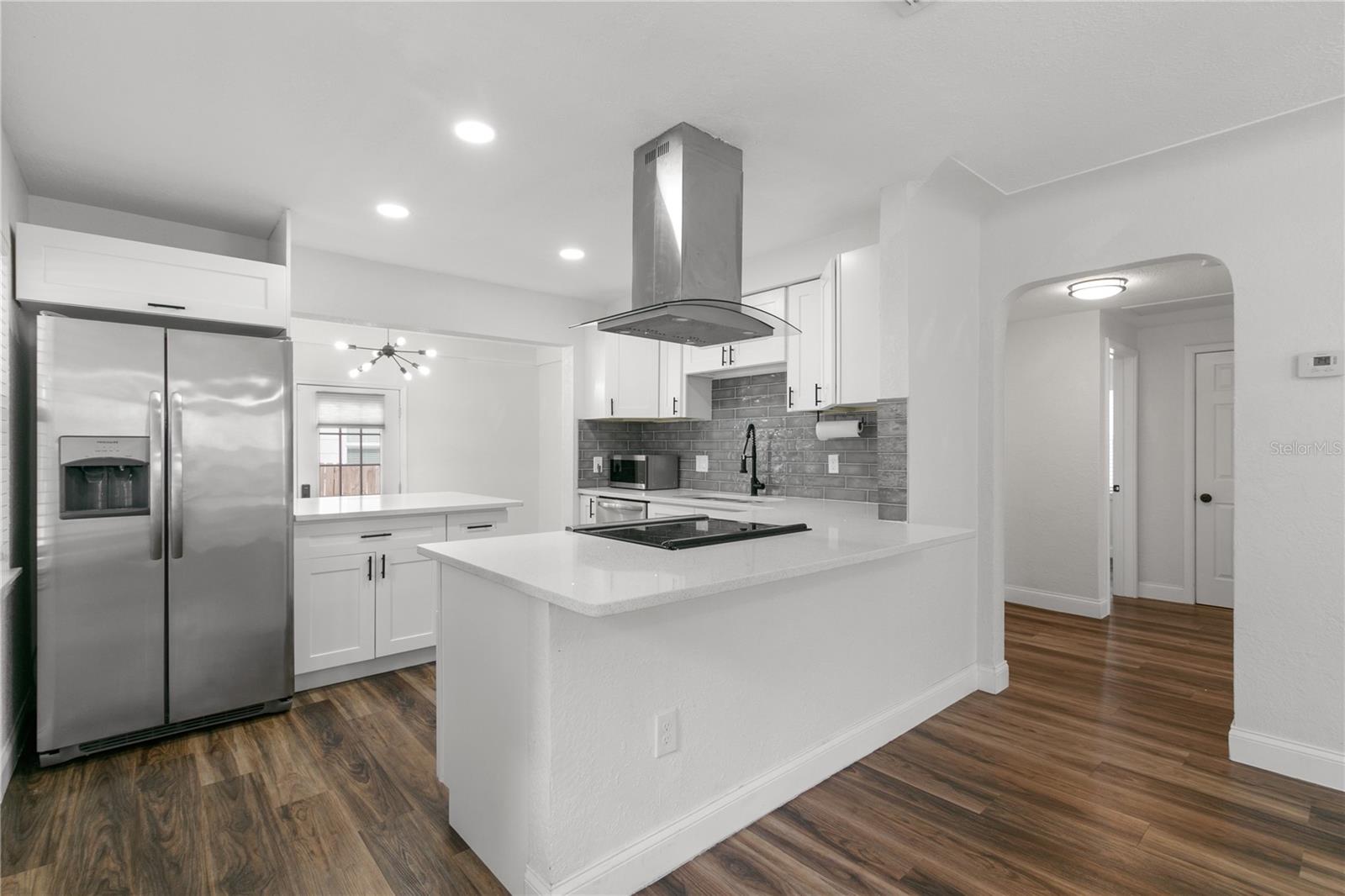 Image 18 of 100 For 4049 Iris Street N