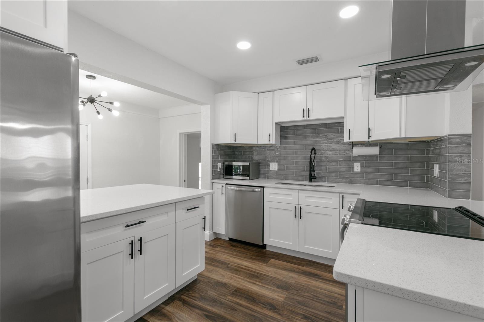 Image 22 of 100 For 4049 Iris Street N