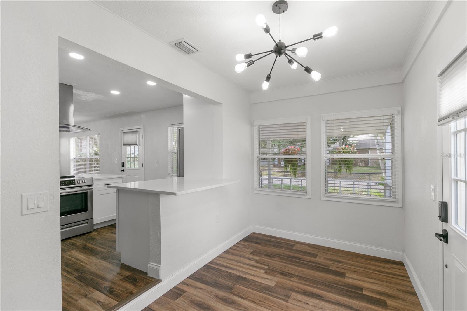 Image 28 of 100 For 4049 Iris Street N