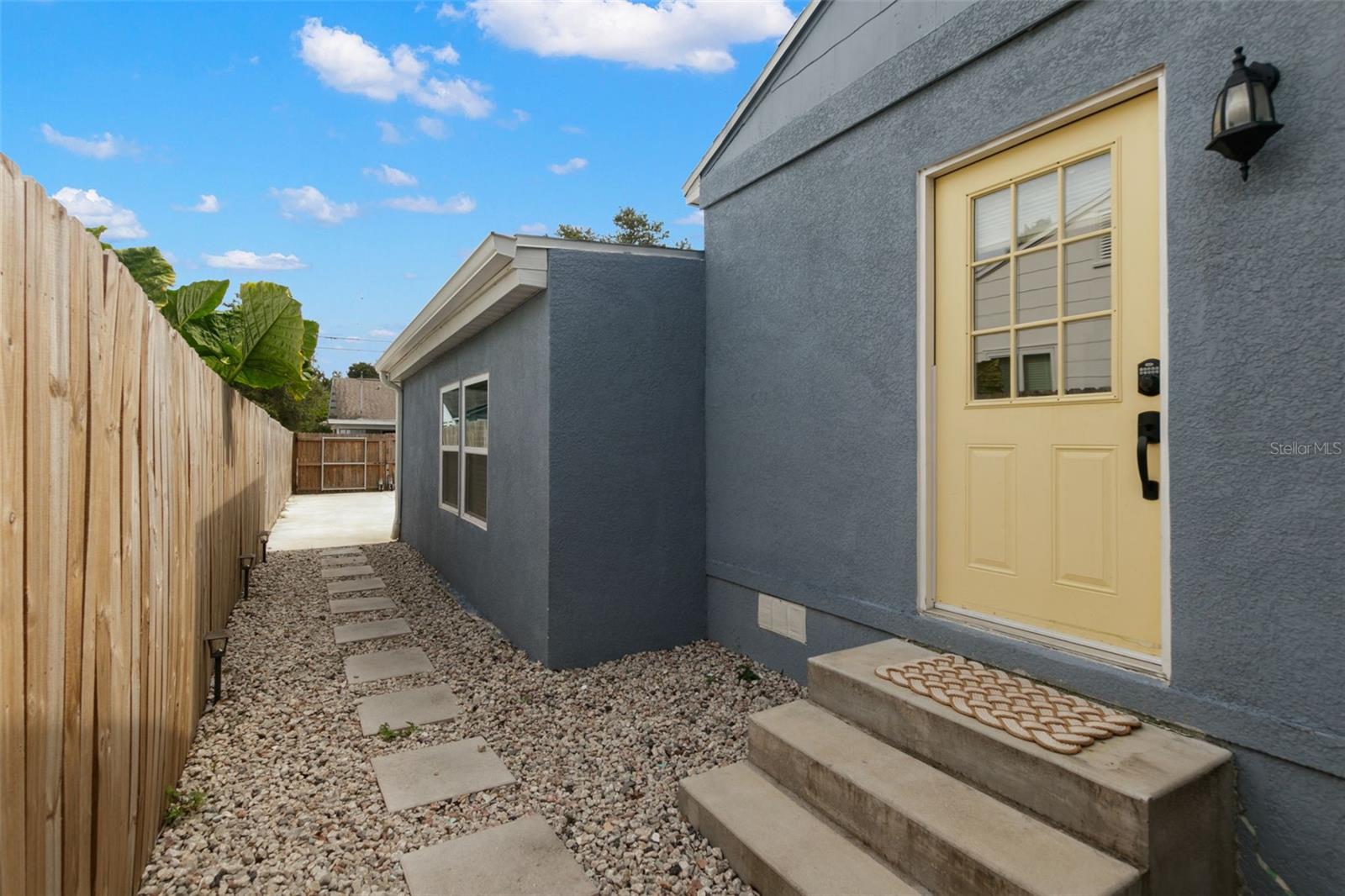 Image 29 of 100 For 4049 Iris Street N