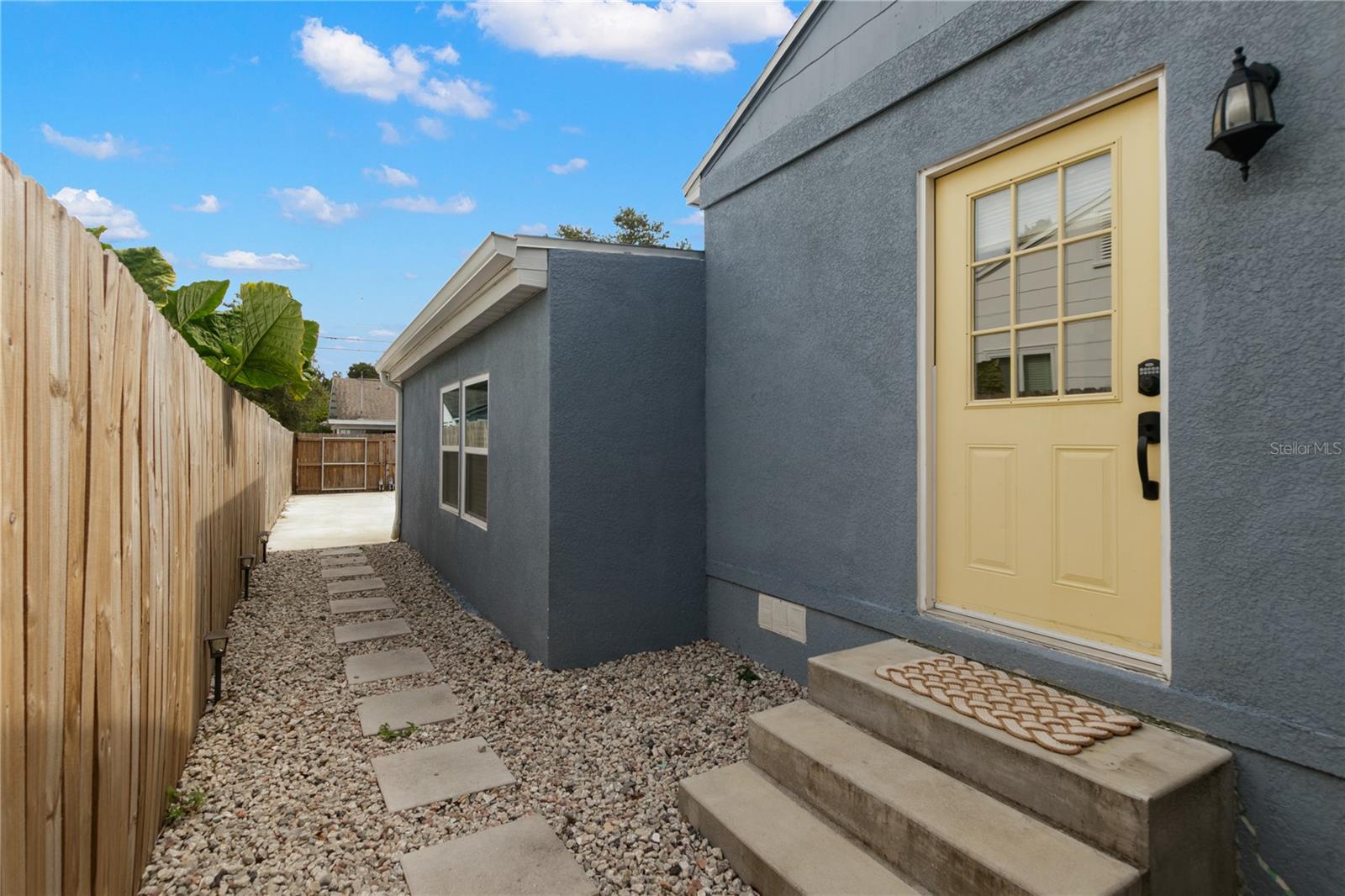 Image 30 of 100 For 4049 Iris Street N