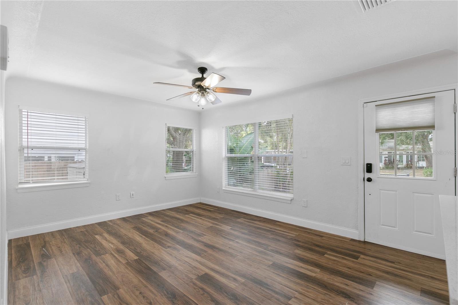 Image 60 of 100 For 4049 Iris Street N