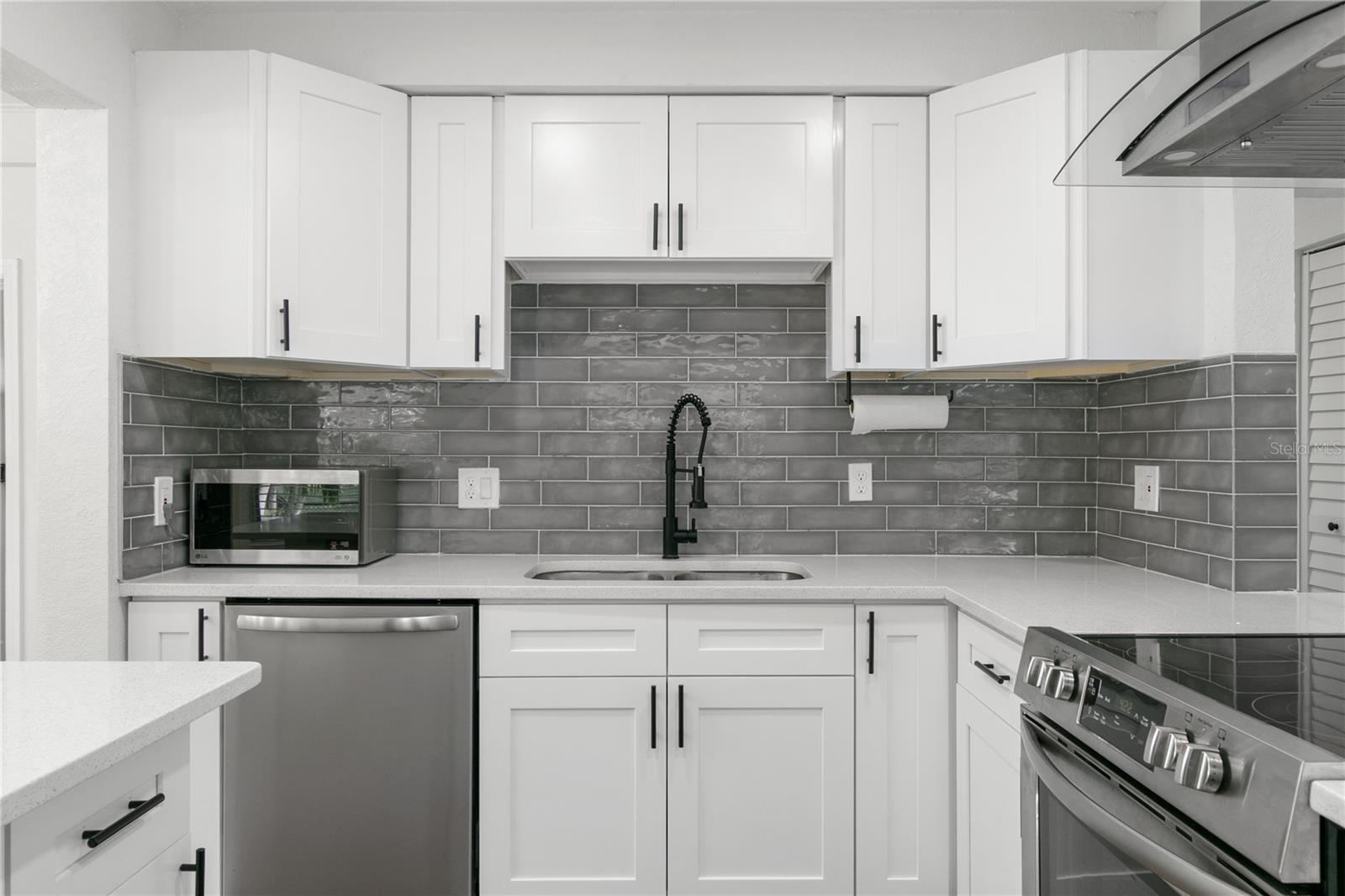 Image 74 of 100 For 4049 Iris Street N