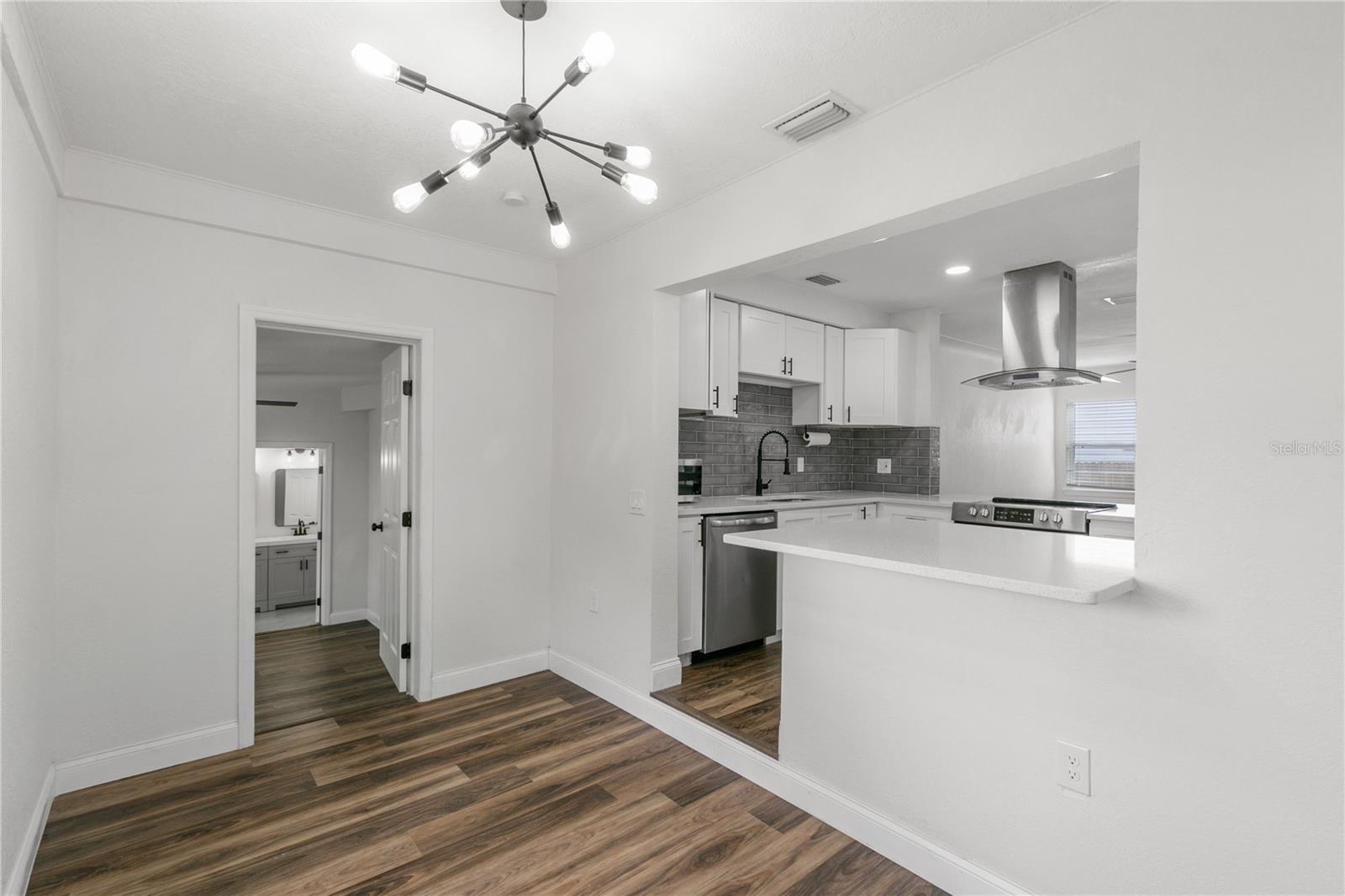 Image 76 of 100 For 4049 Iris Street N