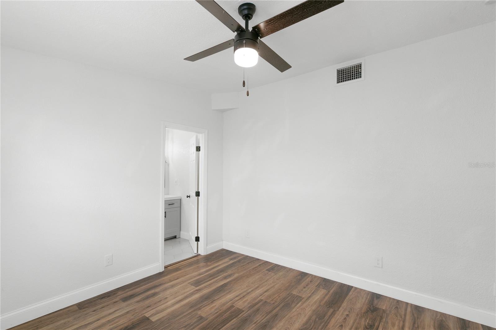 Image 88 of 100 For 4049 Iris Street N