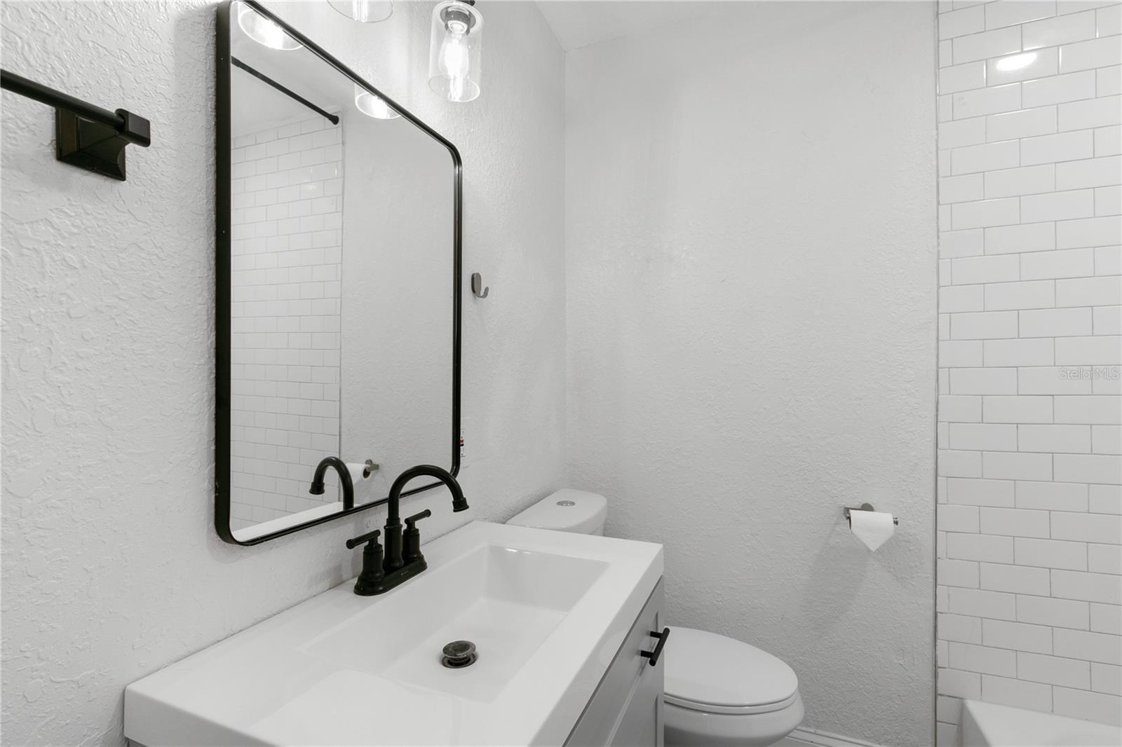 Image 94 of 100 For 4049 Iris Street N