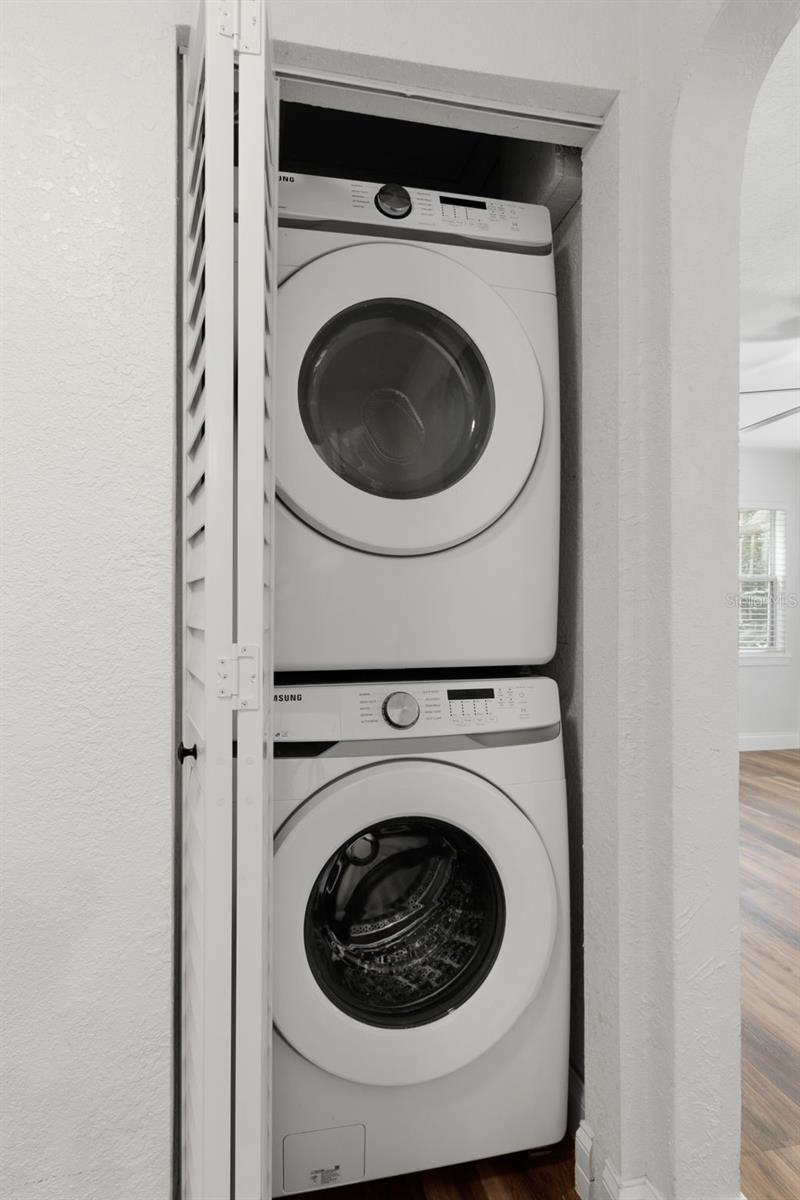 Image 99 of 100 For 4049 Iris Street N