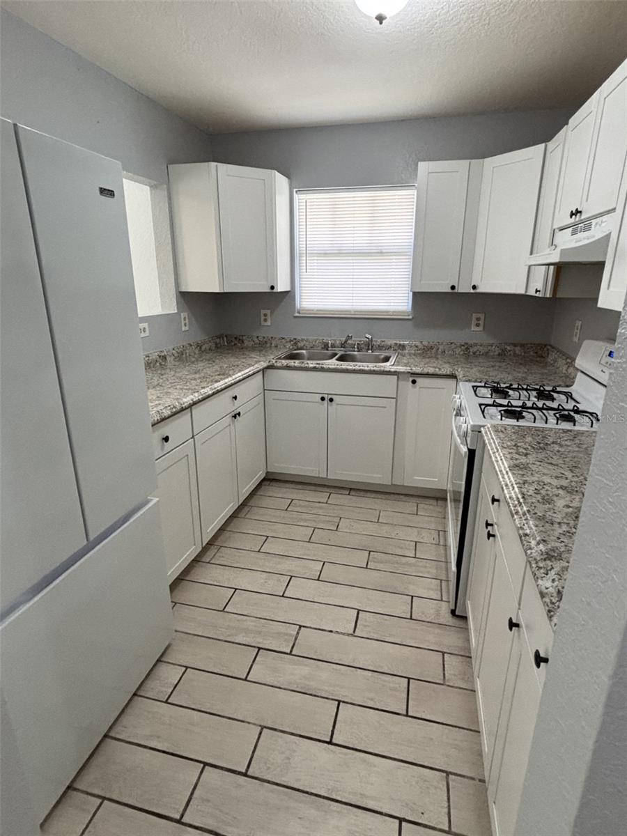 Image 12 of 21 For 717 Silver Springs Place