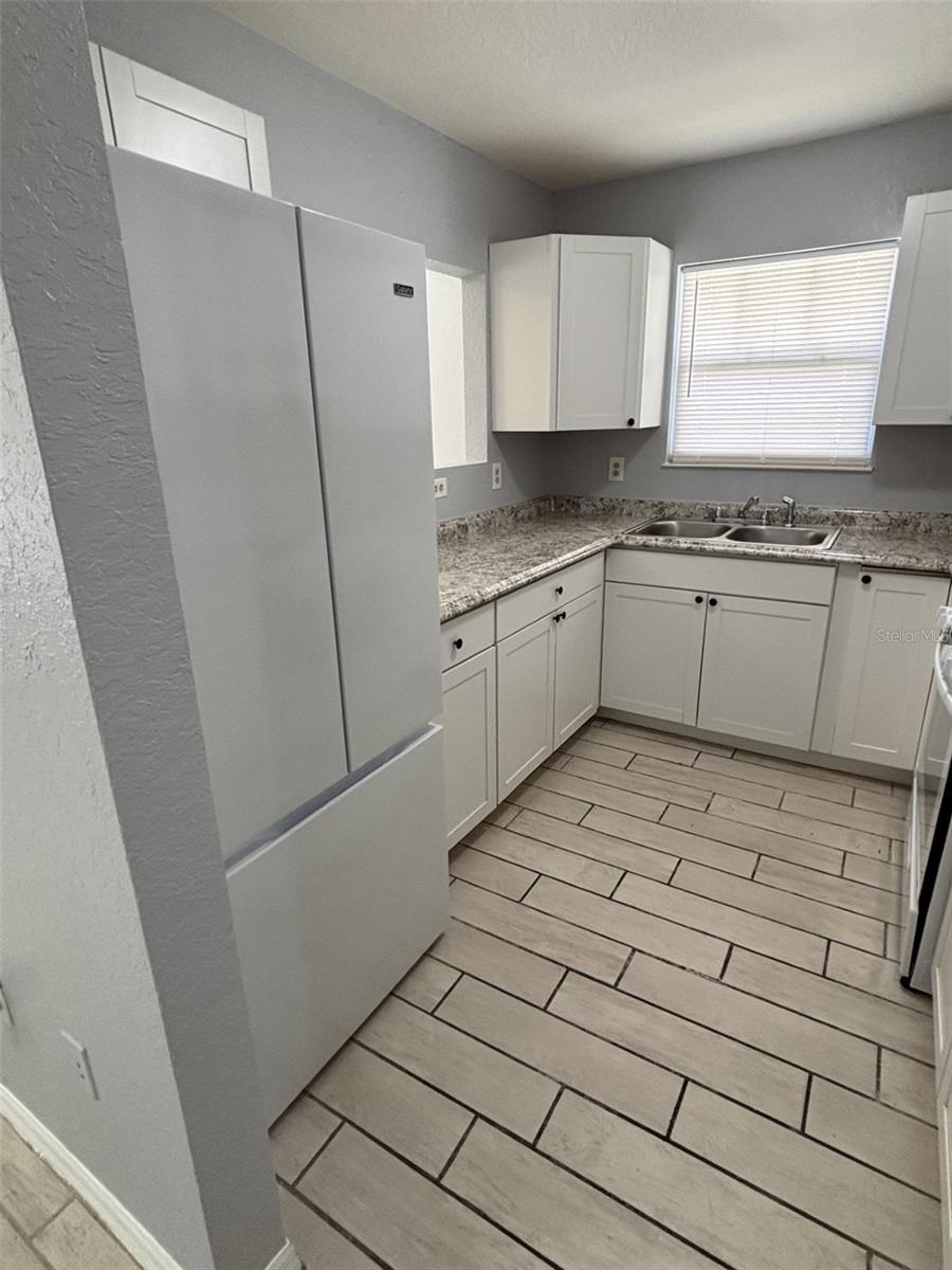 Image 13 of 21 For 717 Silver Springs Place