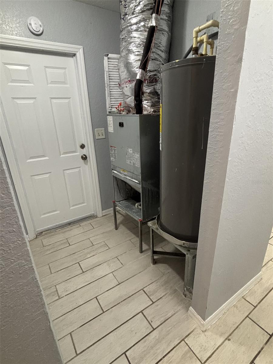 Image 15 of 21 For 717 Silver Springs Place