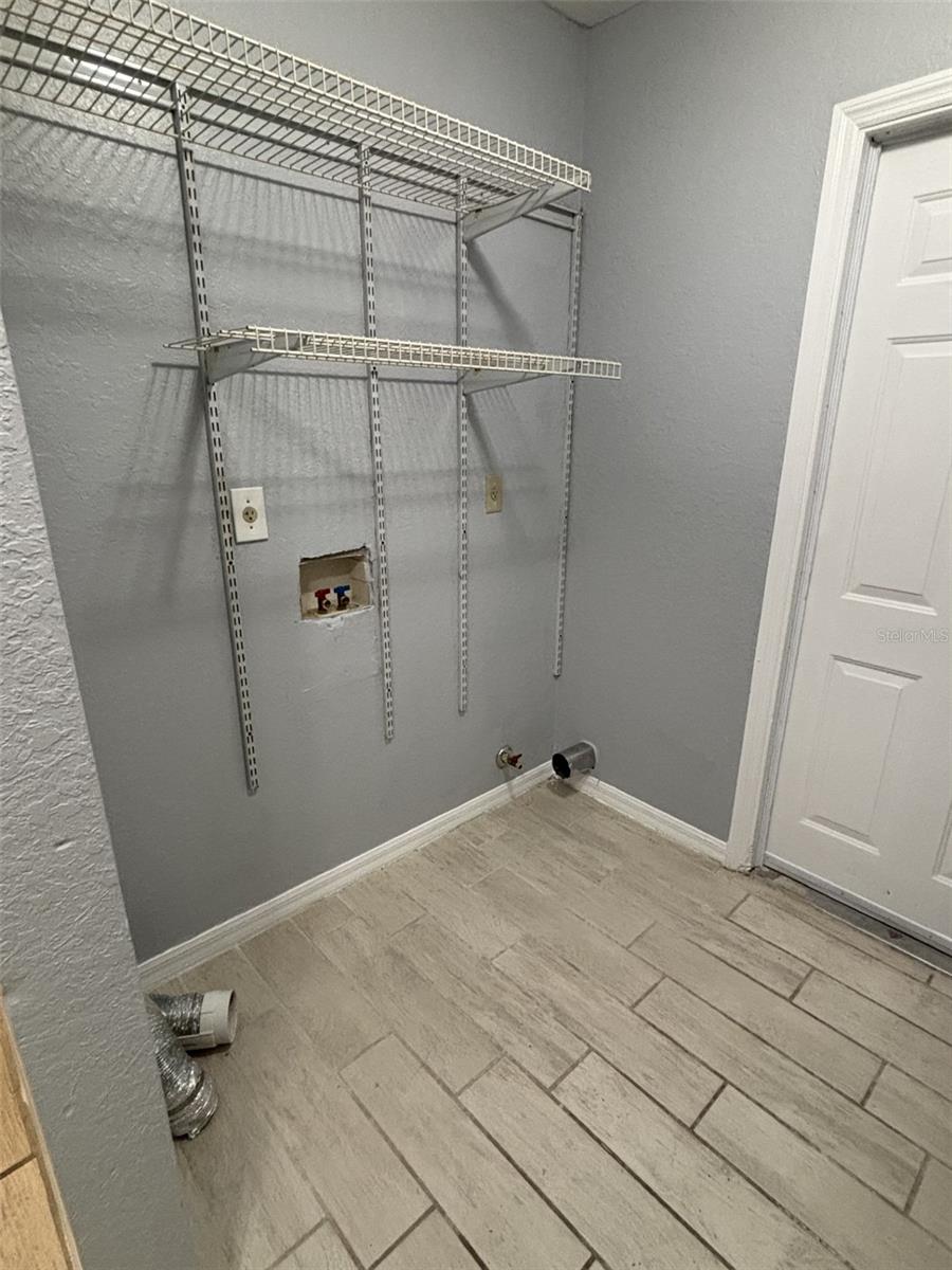 Image 16 of 21 For 717 Silver Springs Place