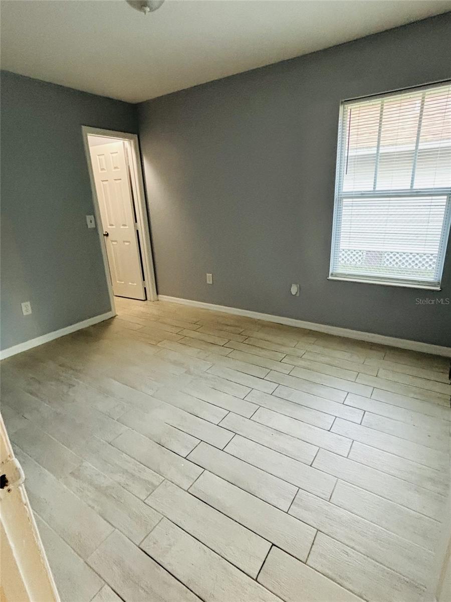 Image 19 of 21 For 717 Silver Springs Place