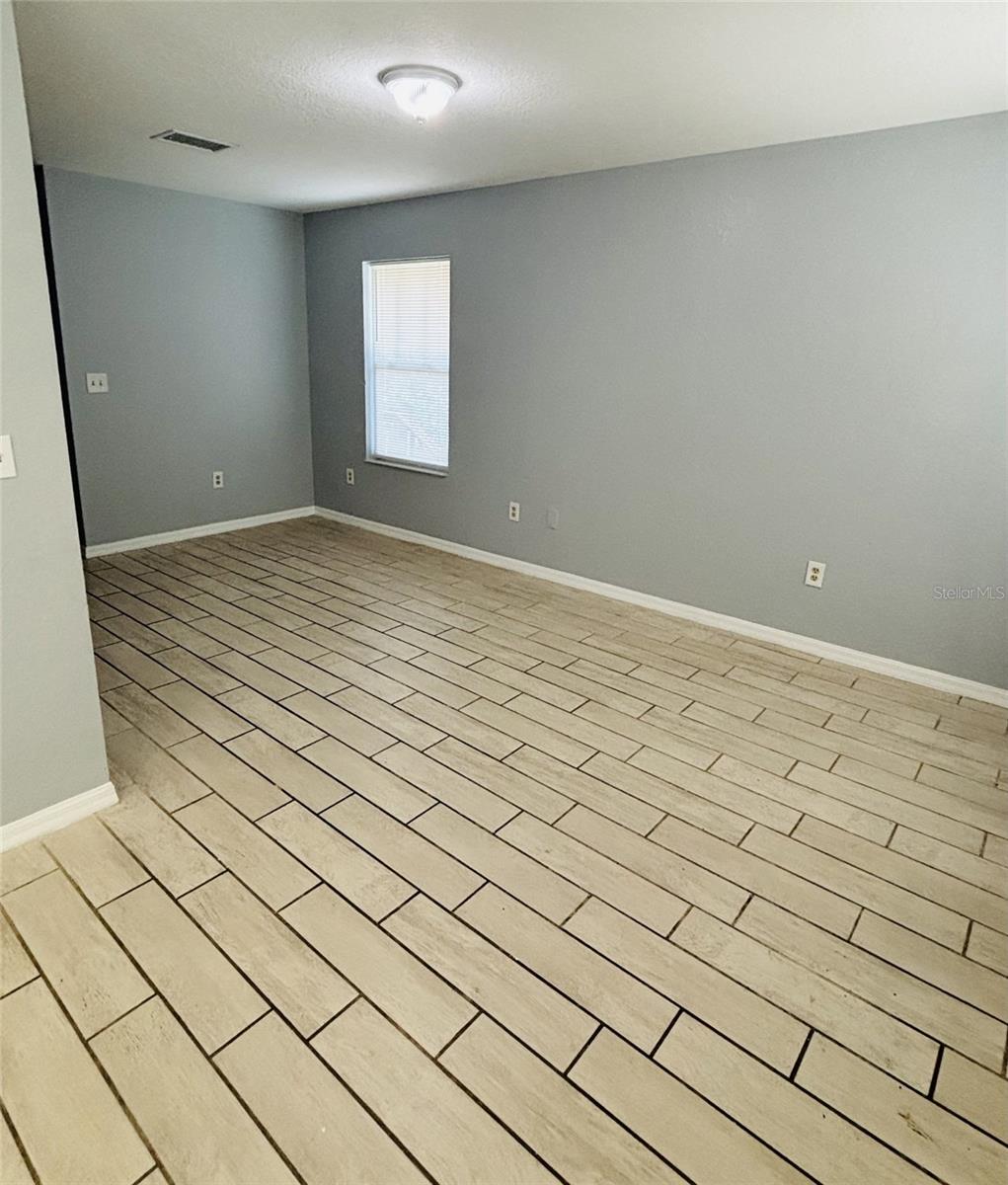 Image 3 of 21 For 717 Silver Springs Place