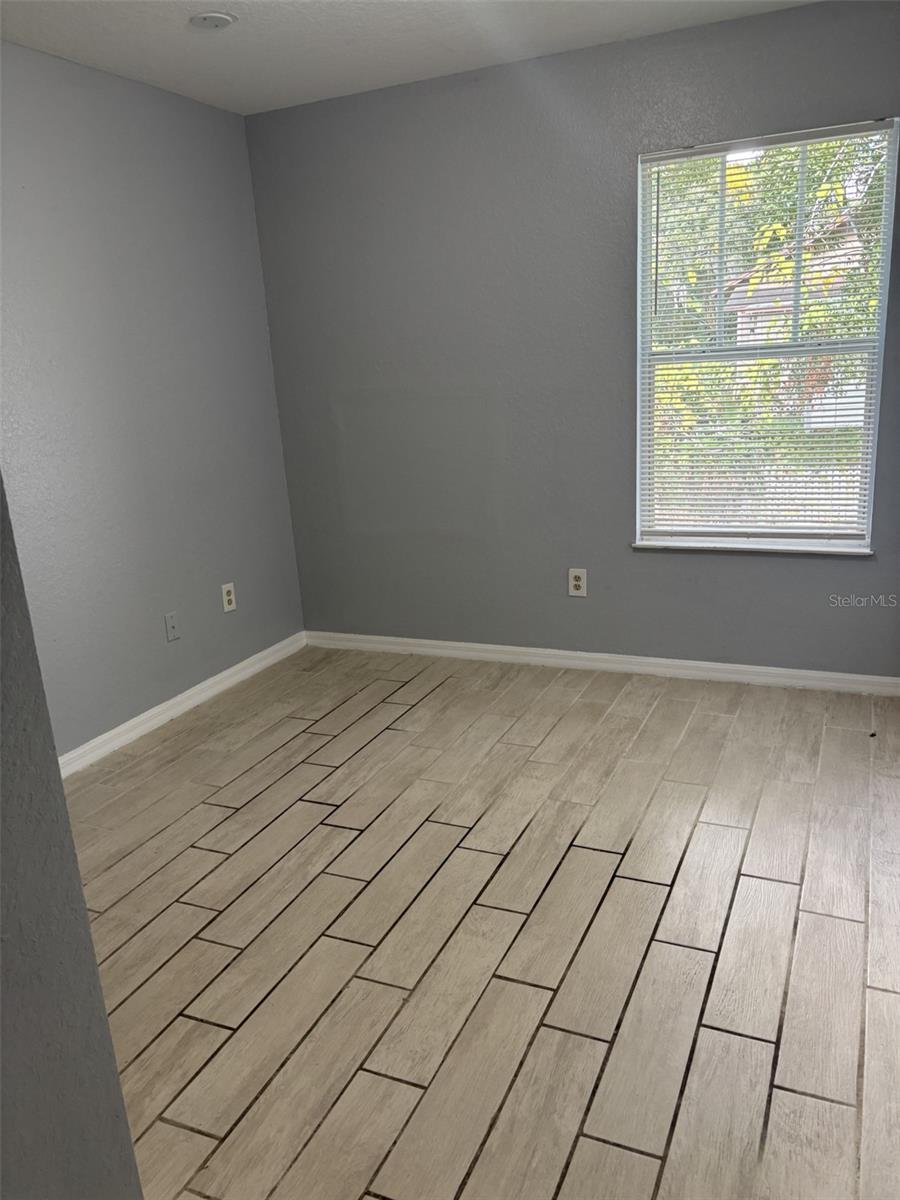 Image 6 of 21 For 717 Silver Springs Place