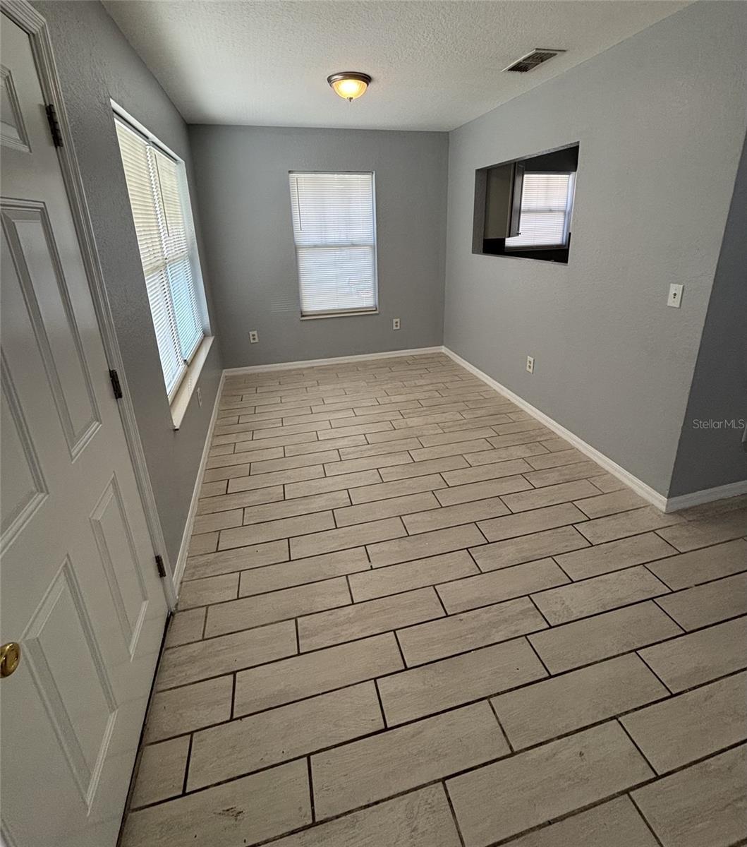 Image 8 of 21 For 717 Silver Springs Place