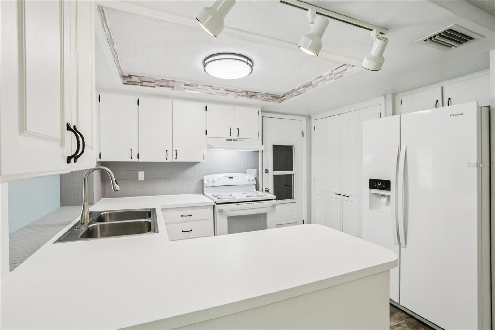 Image 16 of 42 For 4015 Litchfield Drive