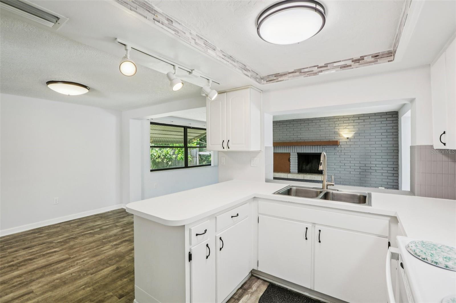 Image 17 of 42 For 4015 Litchfield Drive