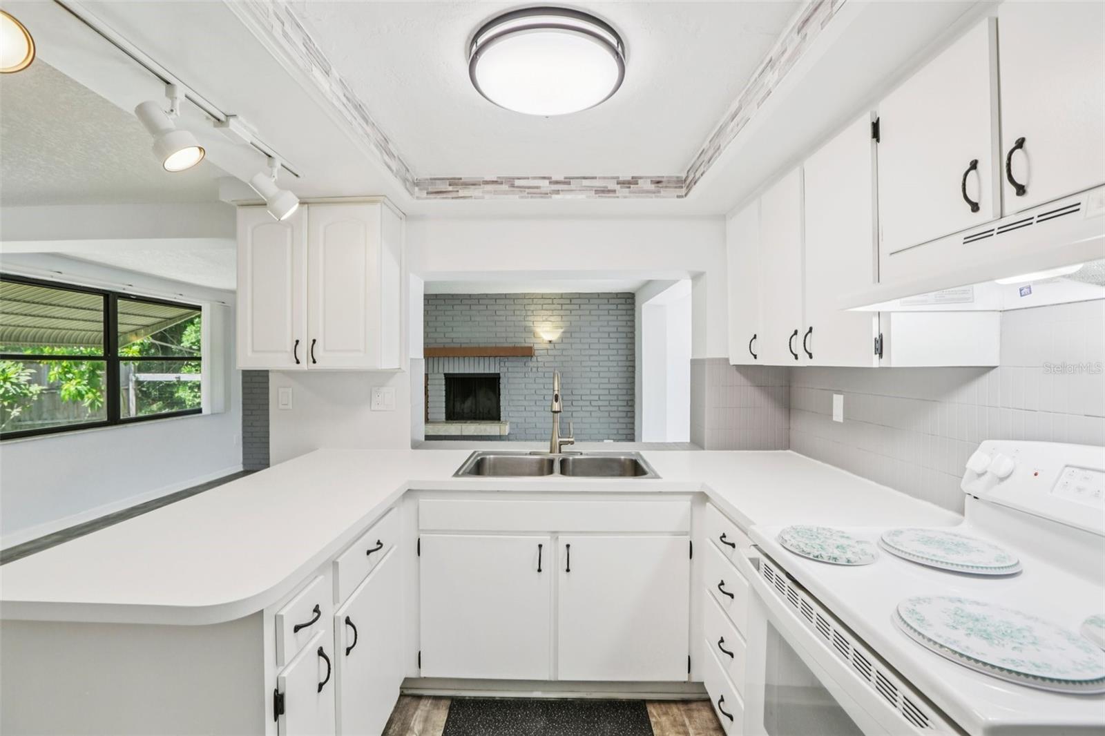 Image 18 of 42 For 4015 Litchfield Drive