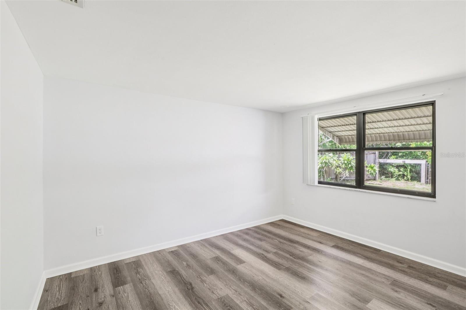 Image 24 of 42 For 4015 Litchfield Drive