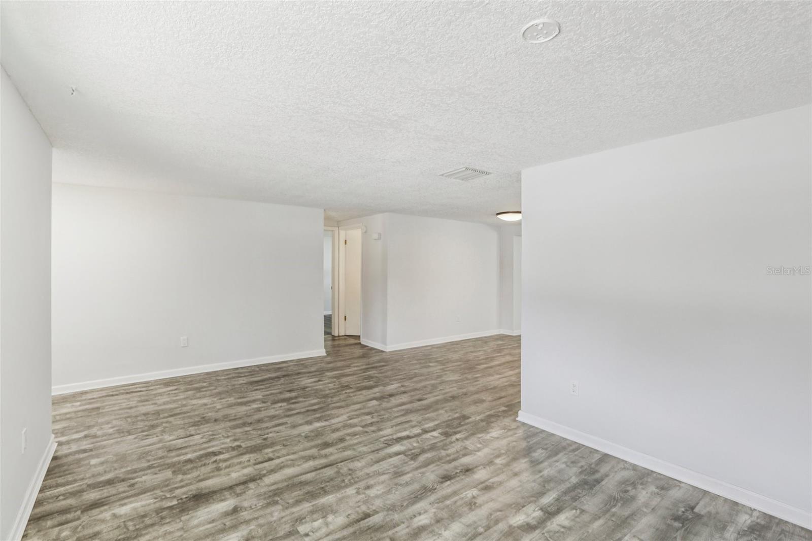 Image 4 of 42 For 4015 Litchfield Drive