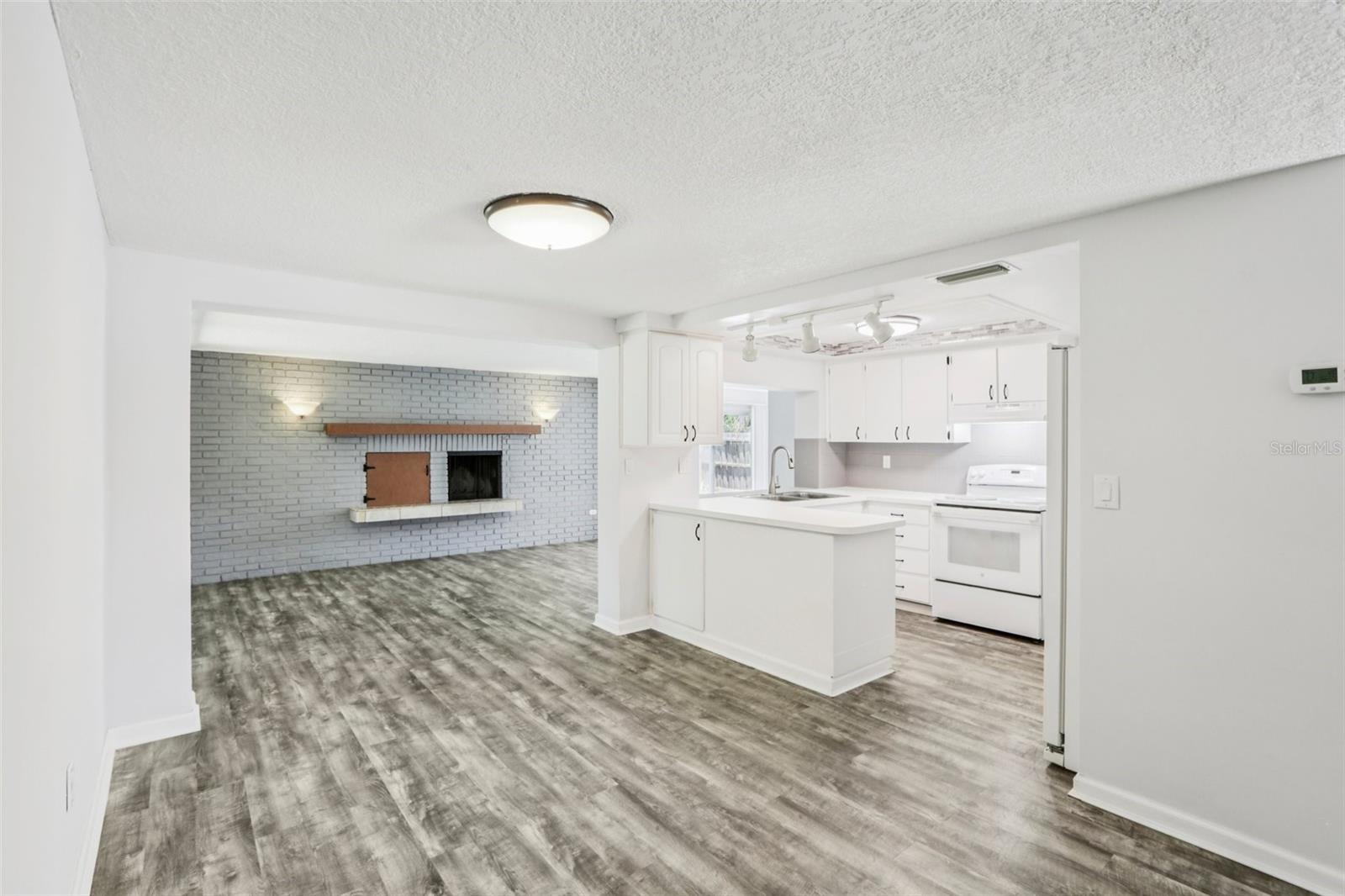 Image 7 of 42 For 4015 Litchfield Drive