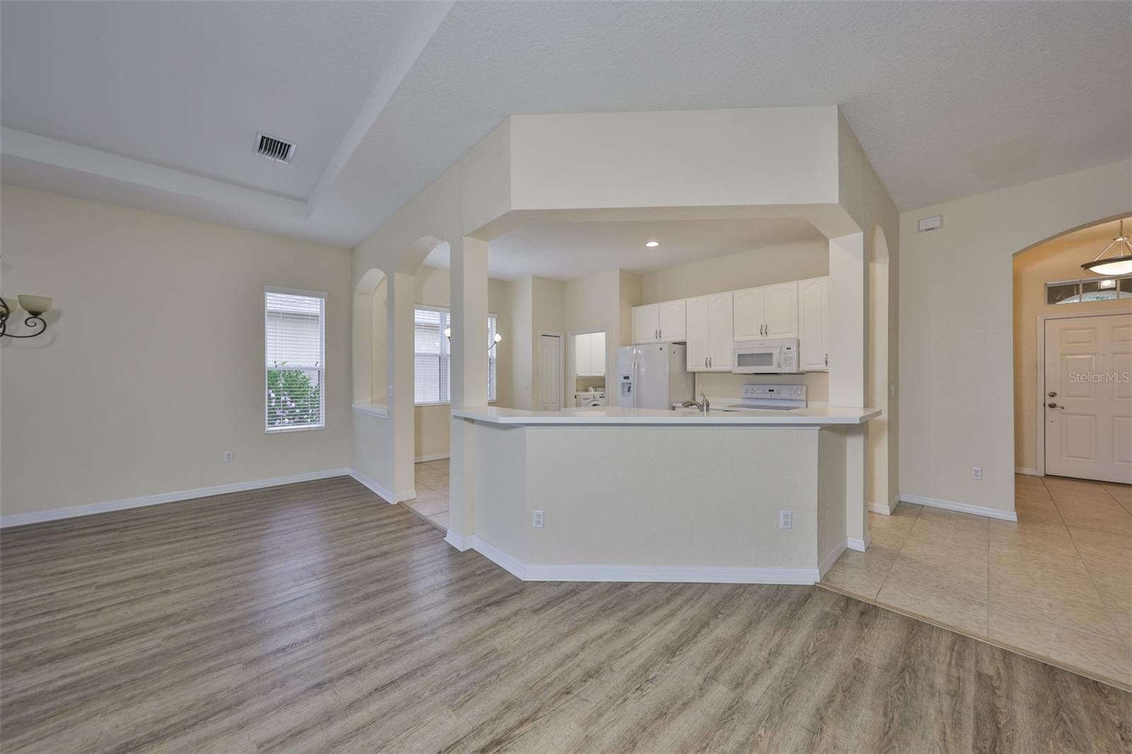 Image 10 of 41 For 1043 Regal Manor Way