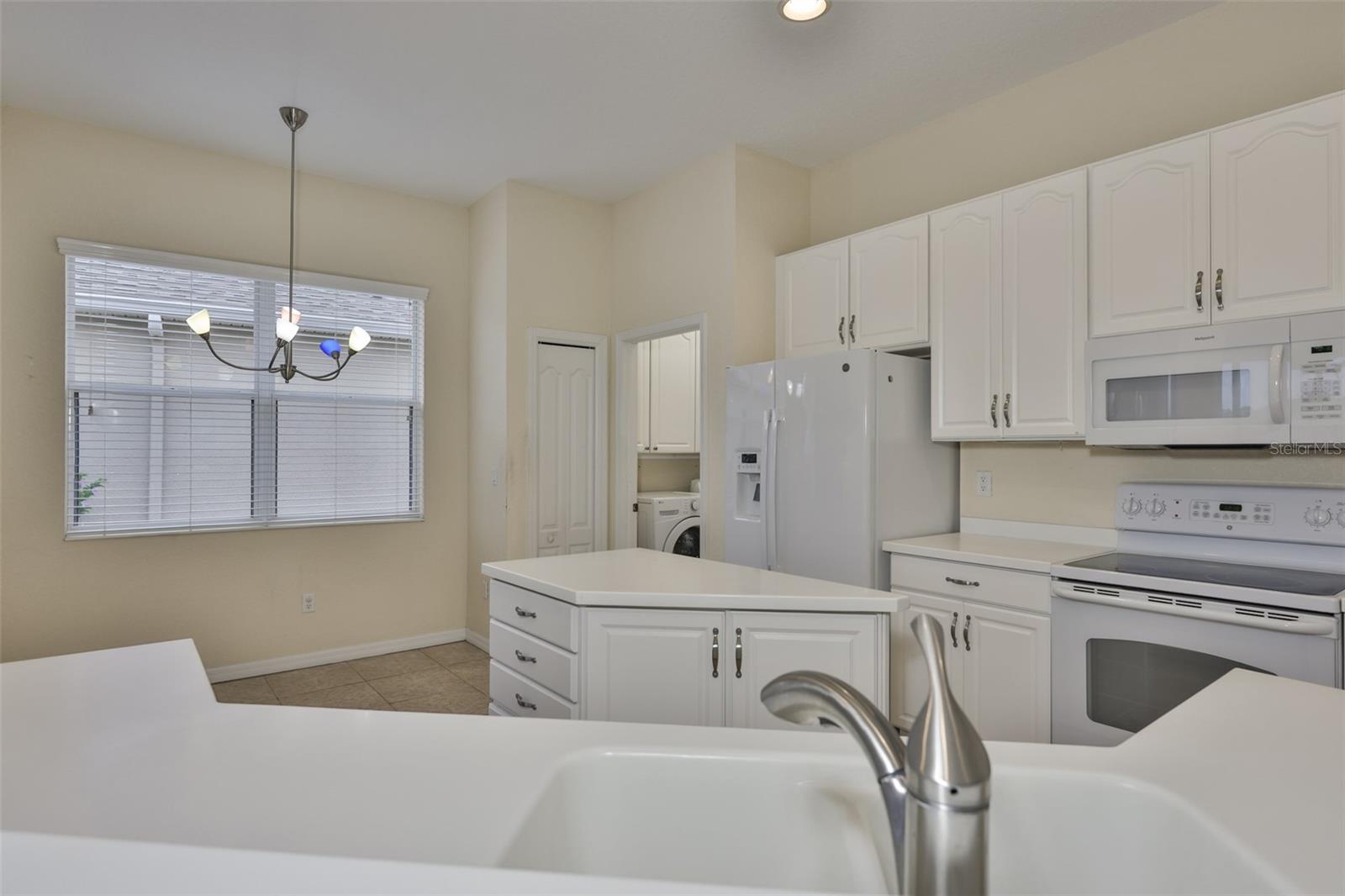 Image 11 of 41 For 1043 Regal Manor Way