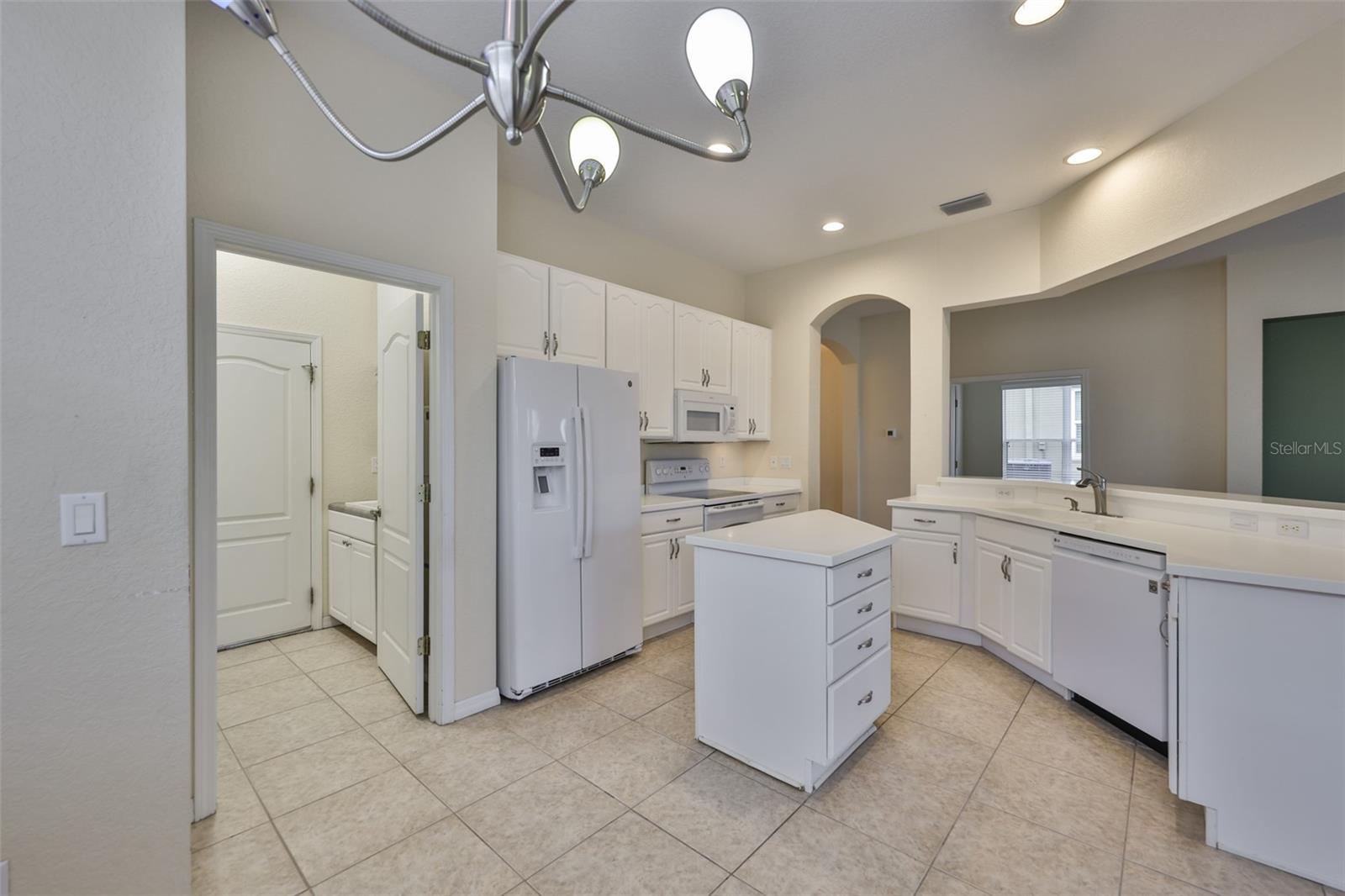 Image 13 of 41 For 1043 Regal Manor Way