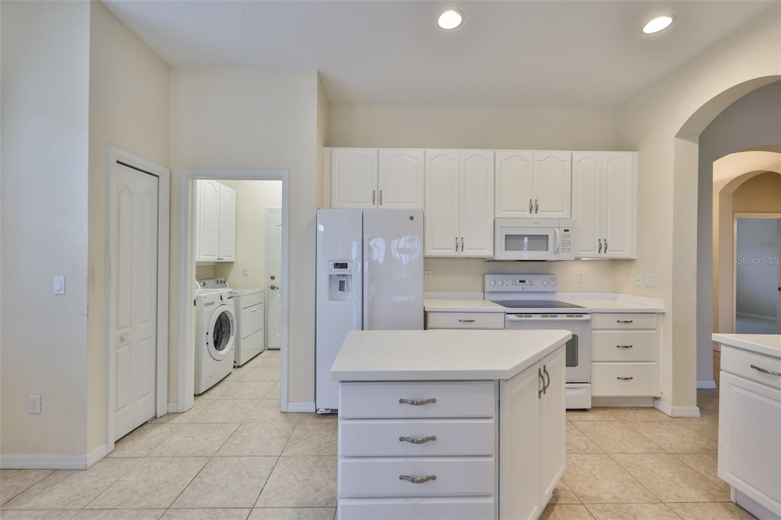 Image 14 of 41 For 1043 Regal Manor Way