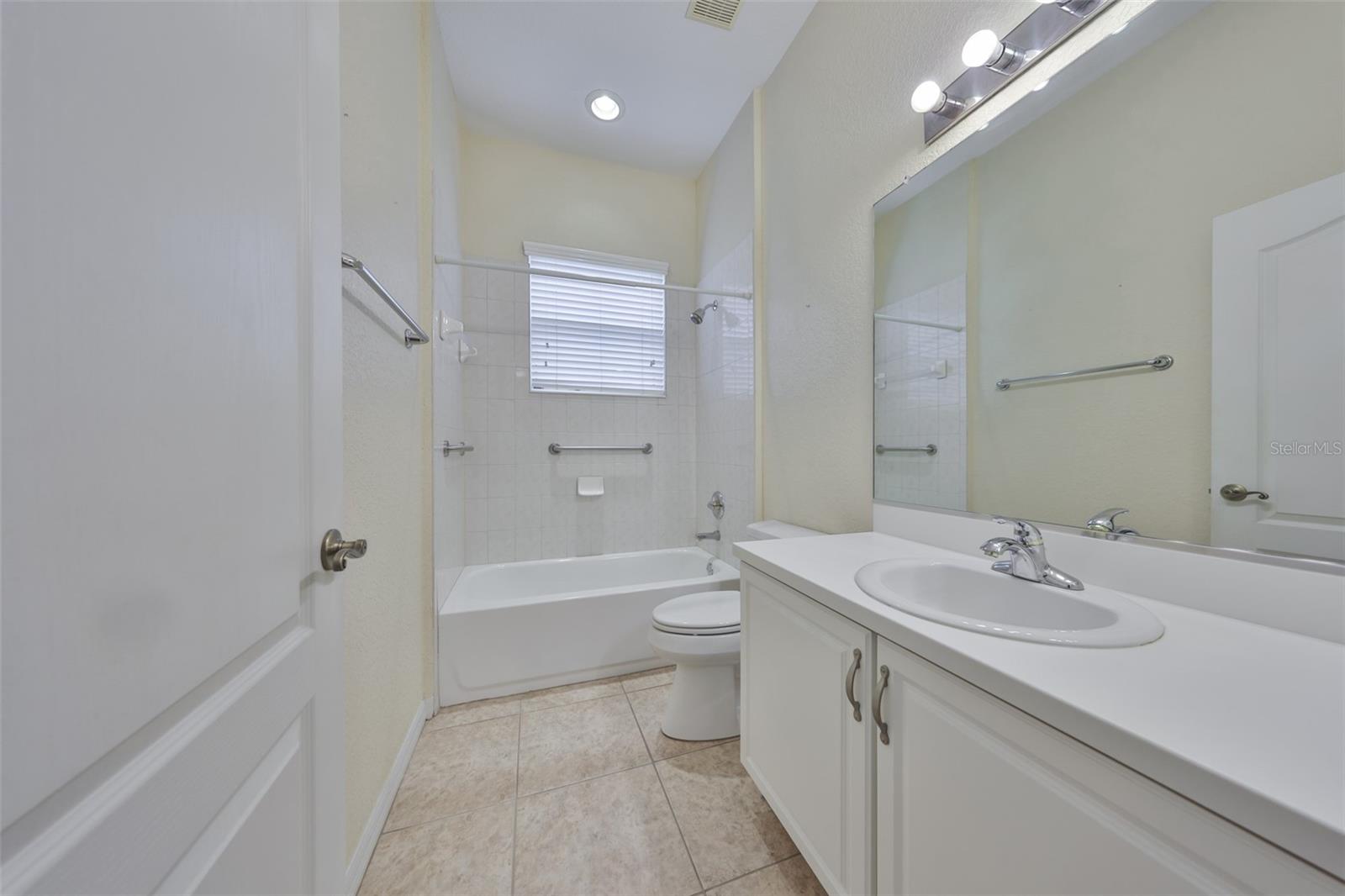 Image 21 of 41 For 1043 Regal Manor Way