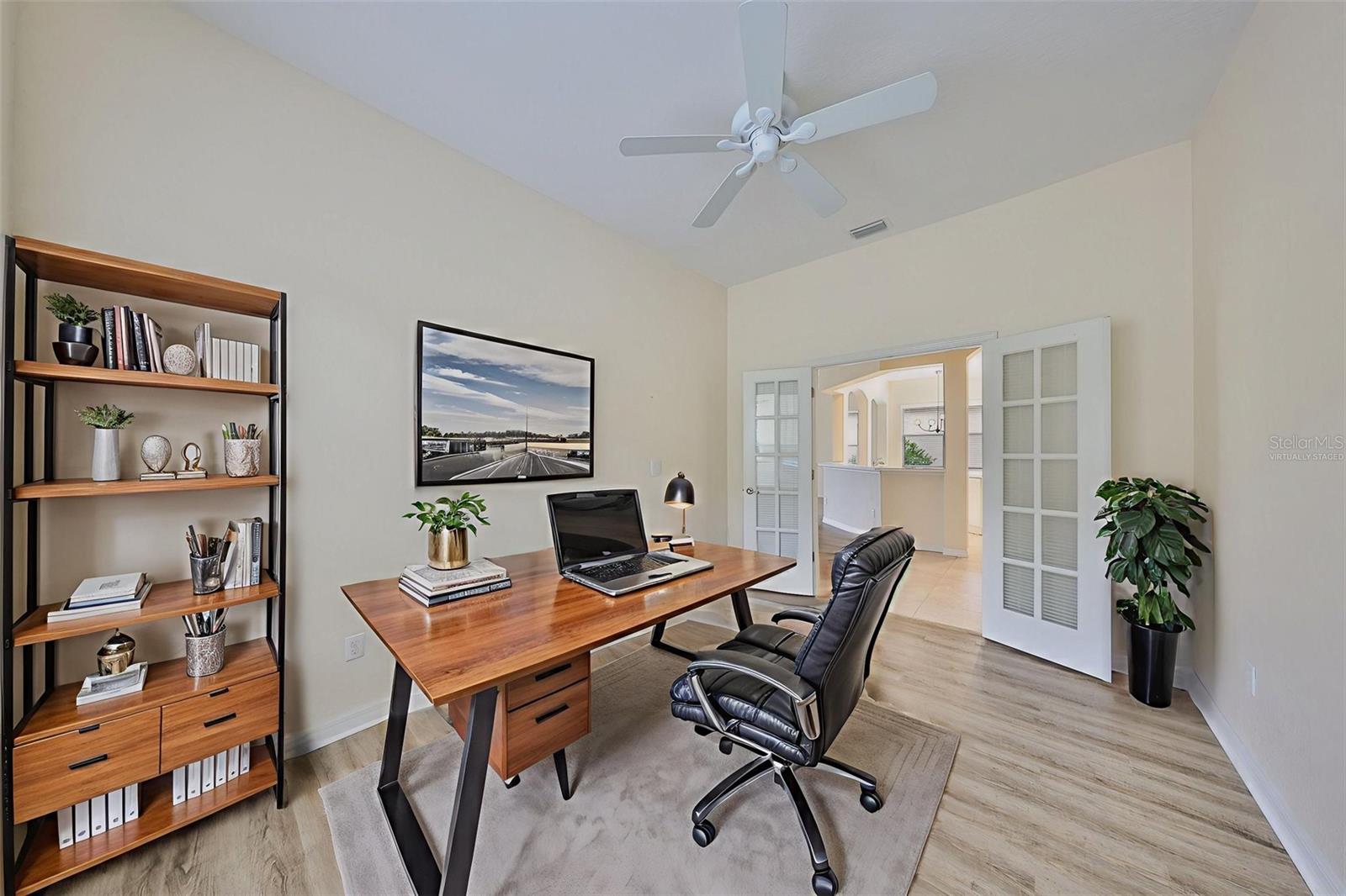 Image 26 of 41 For 1043 Regal Manor Way