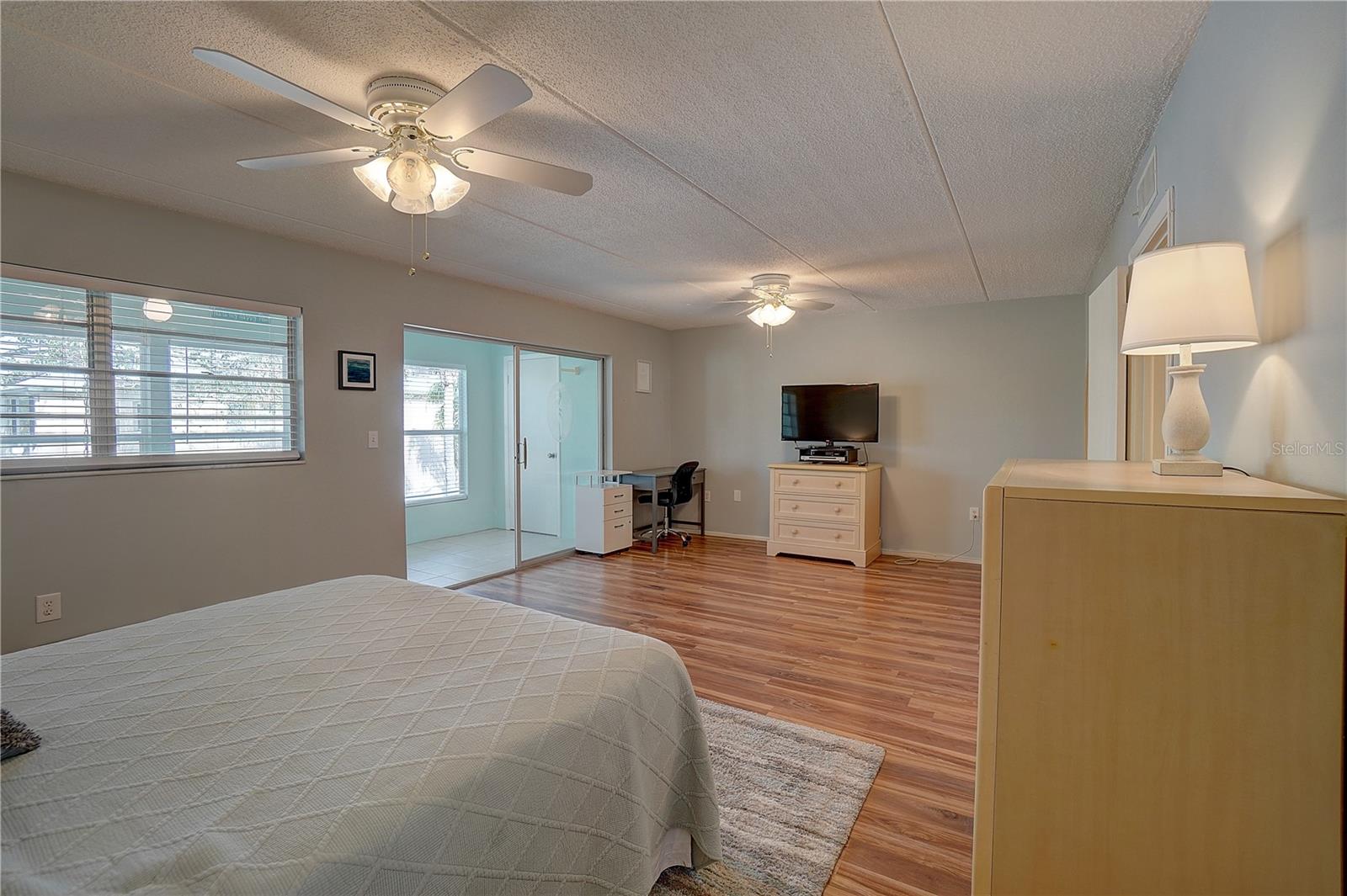 Image 11 of 31 For 11620 Park Boulevard 308