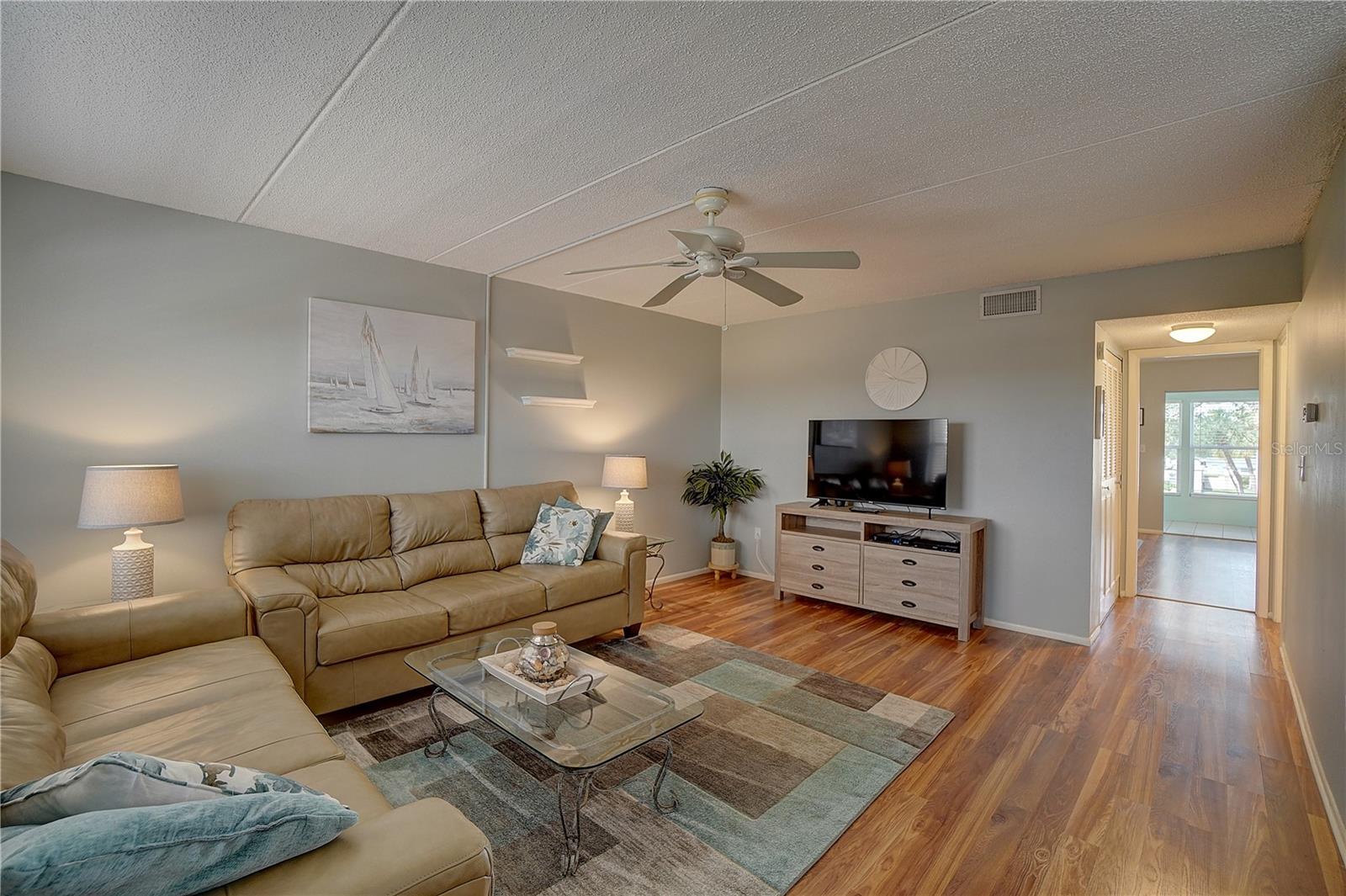 Image 4 of 31 For 11620 Park Boulevard 308