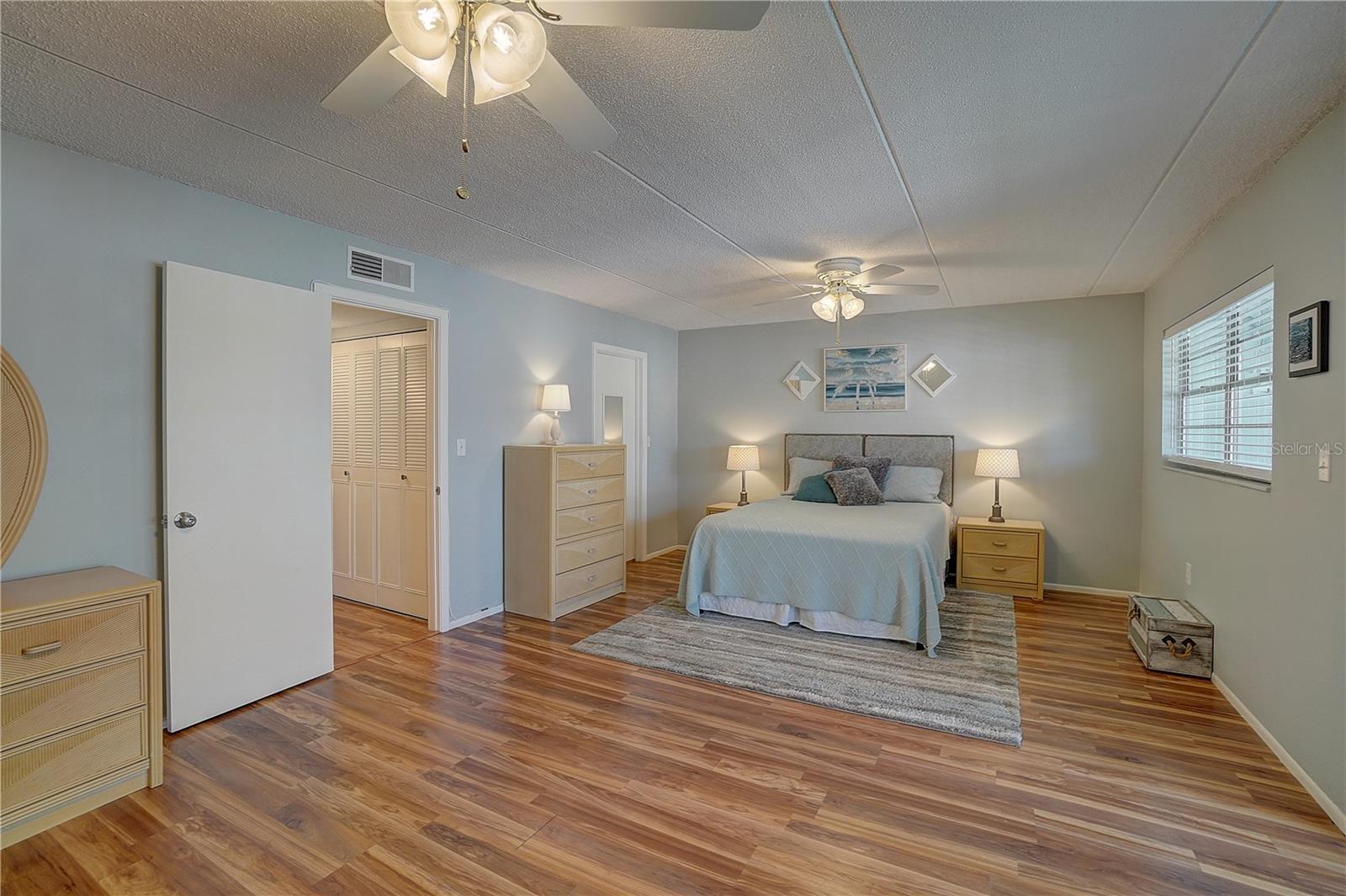 Image 9 of 31 For 11620 Park Boulevard 308