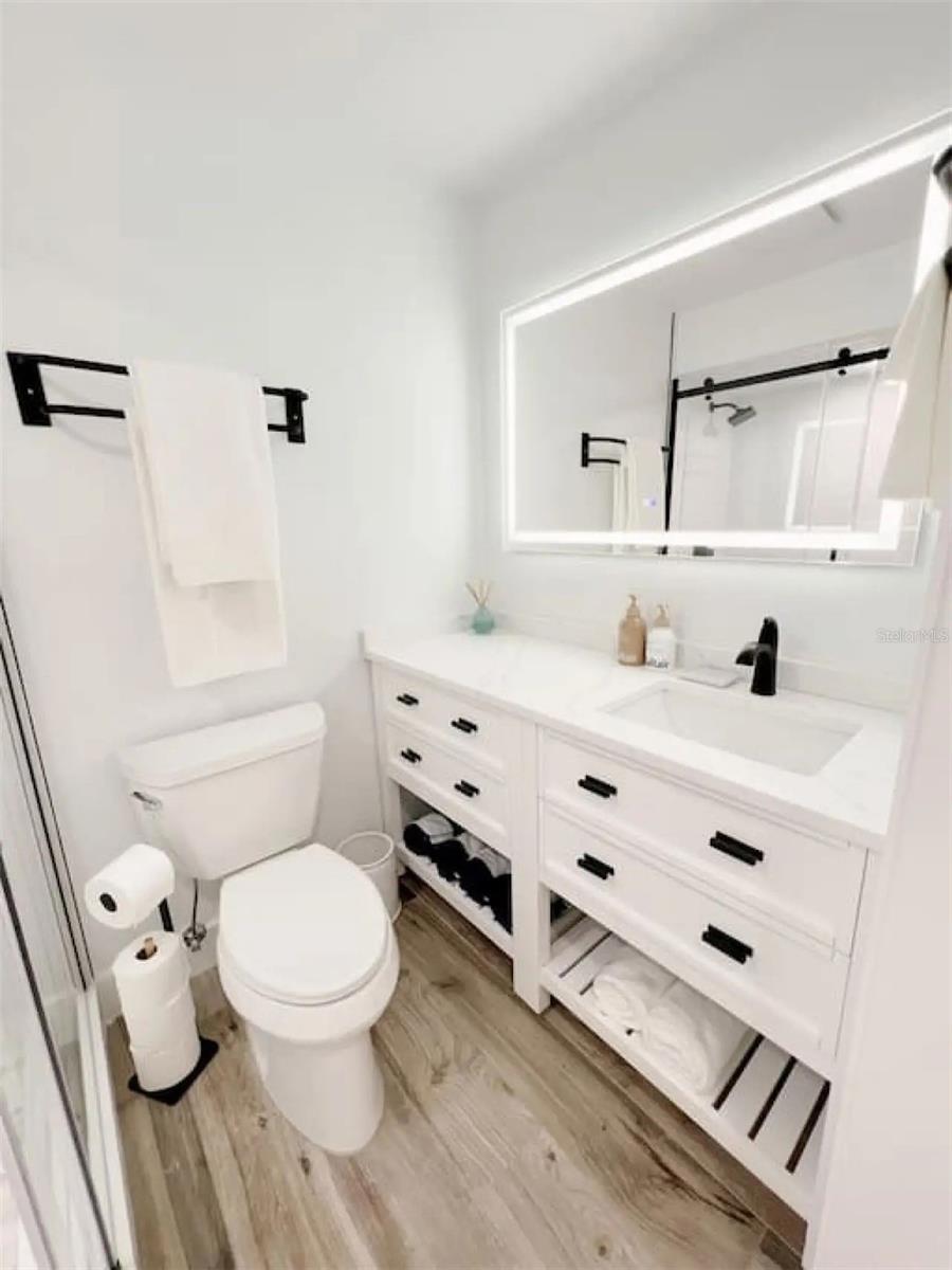 Image 10 of 18 For 611 Destiny Drive 516